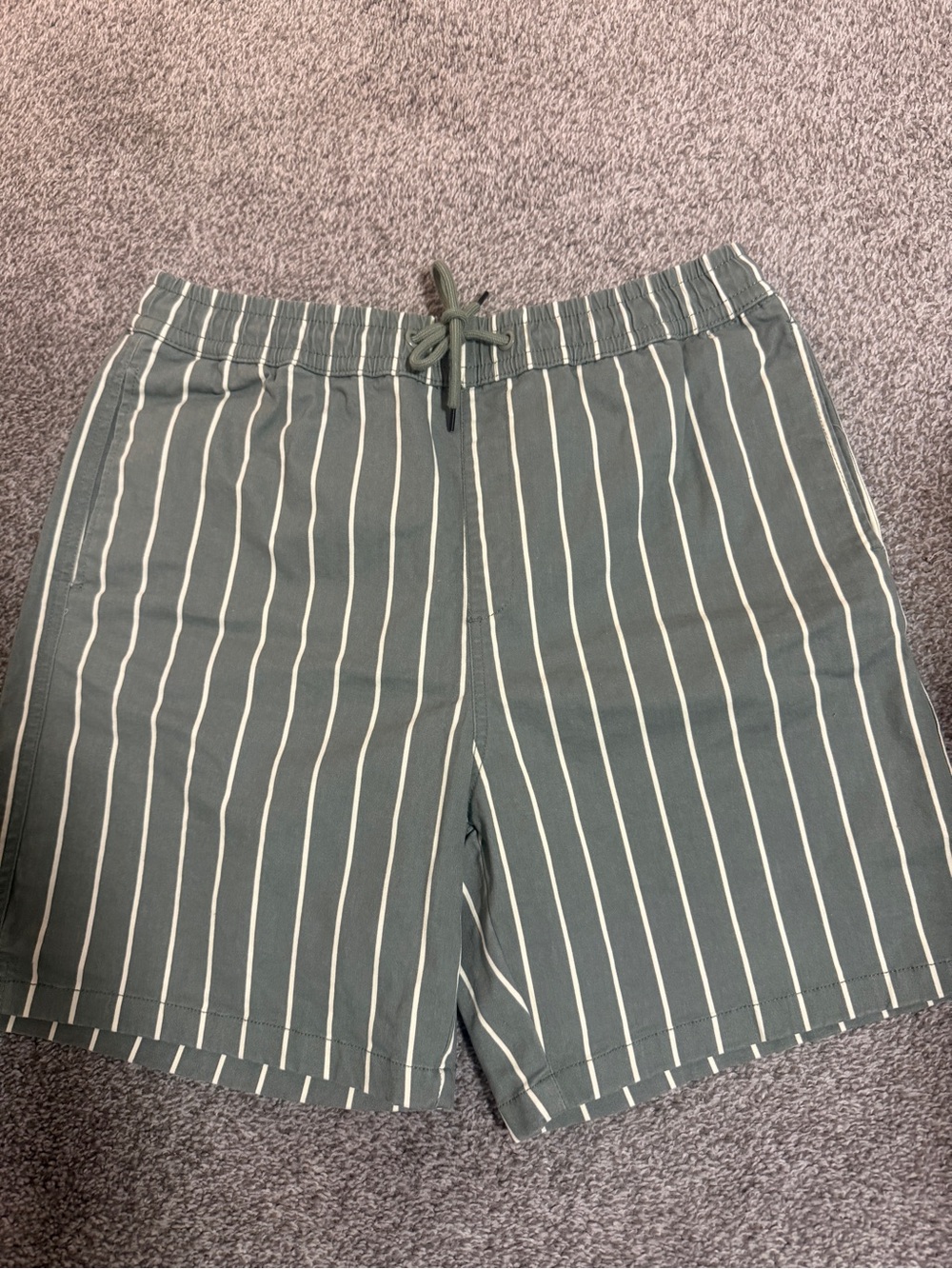 Forever 21 Men’s Gray Vertical Stripe Drawstring Shorts